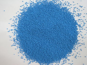 kleurrijke vlekken diepe blauwe die vlekken in het detergent poeder maken worden gebruikt