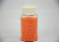kleurrijke vlekken oranje die vlekken in het detergent poeder maken worden gebruikt